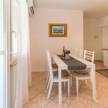 Apartments House Pinezic Малинска Екстериор снимка