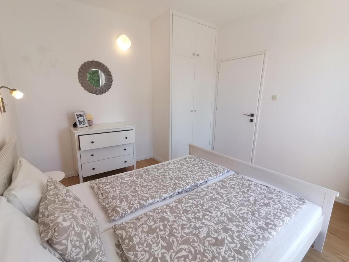 Apartments House Pinezic Малинска Екстериор снимка