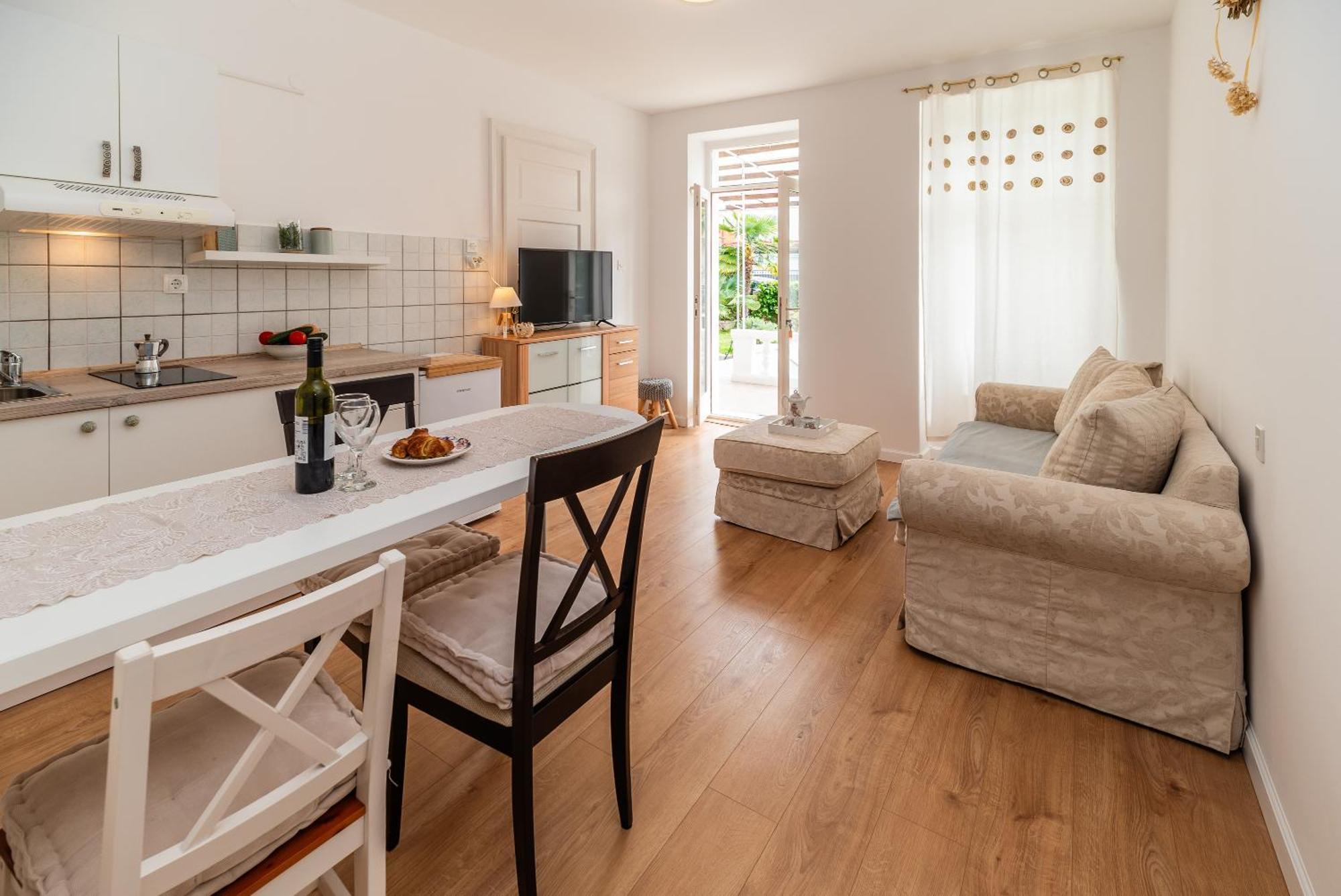 Apartments House Pinezic Малинска Екстериор снимка