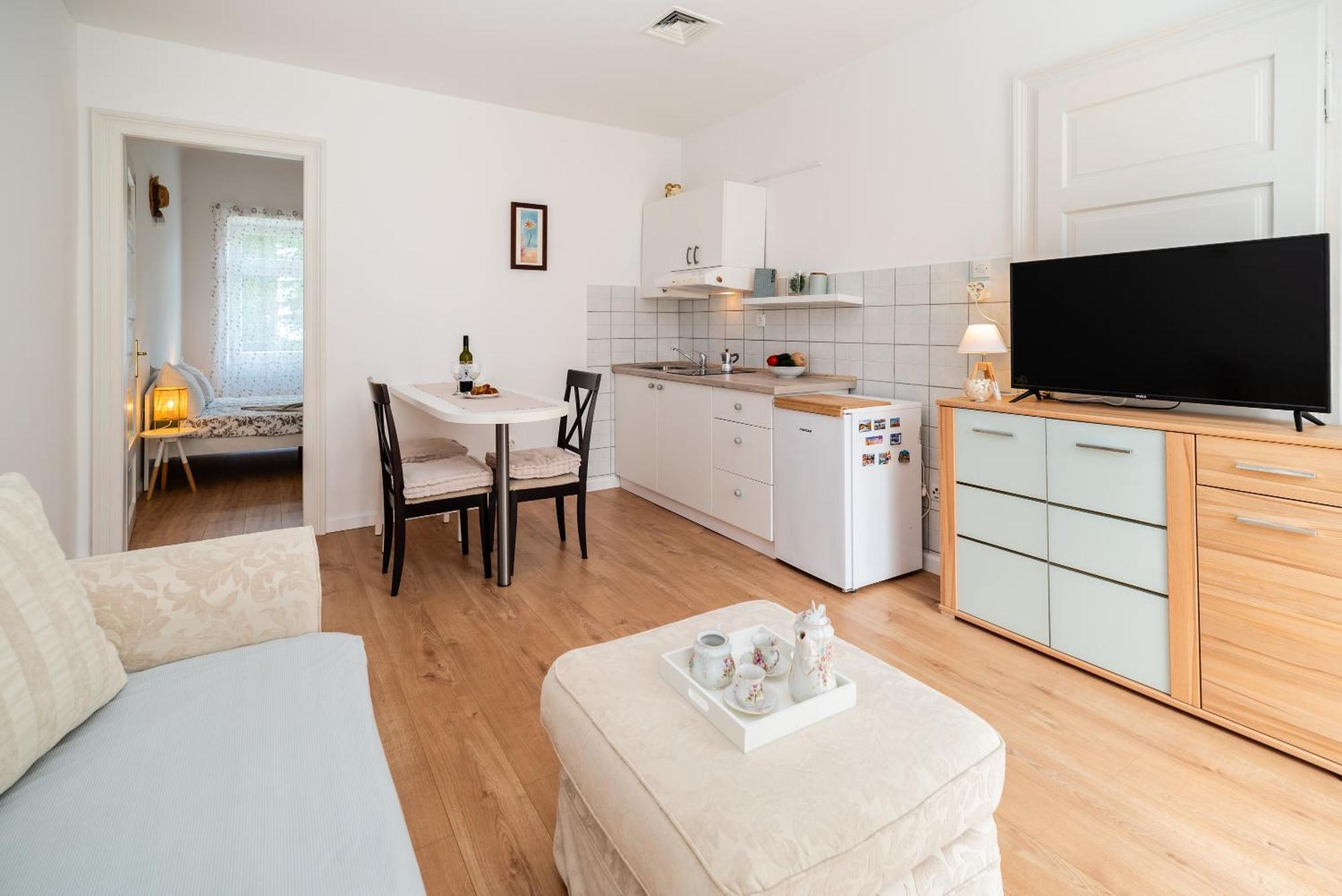 Apartments House Pinezic Малинска Екстериор снимка