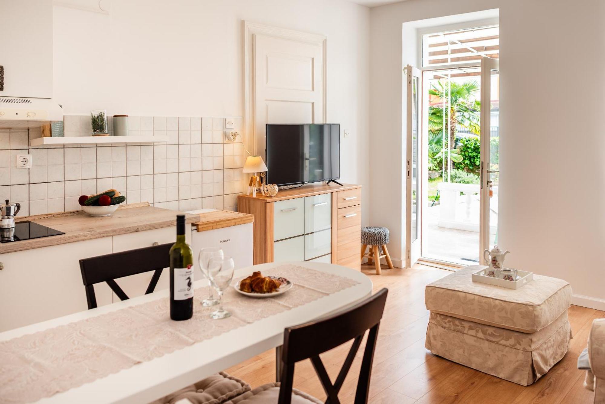 Apartments House Pinezic Малинска Стая снимка